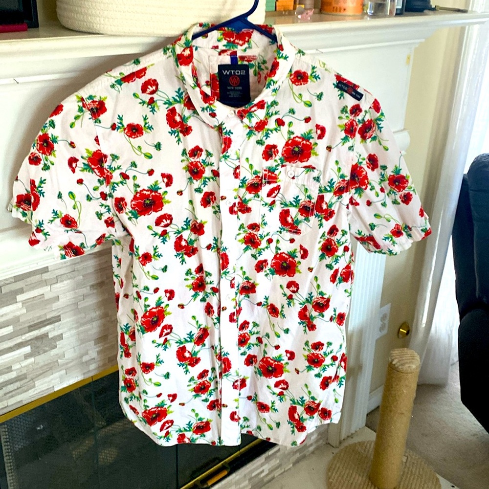 "WT02 New York", Casual Button Up T-Shirt w/ floral pattern